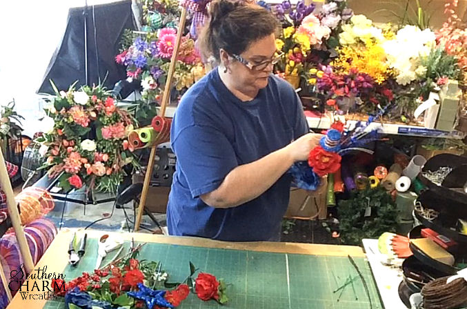 How to Make a Festive Patriotic Lantern Swag by www.southerncharmwreaths.com/blog