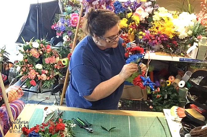 How to Make a Festive Patriotic Lantern Swag by www.southerncharmwreaths.com/blog