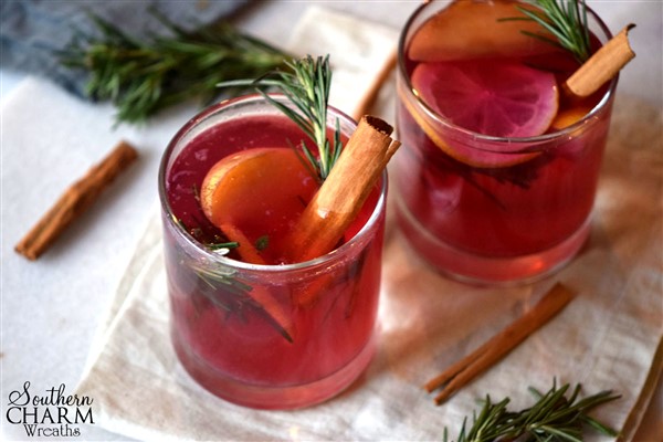 This warm fall mocktail is tasty and will make your home smell amazing by www.southerncharmwreaths.com/blog/