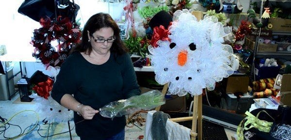 How to make a Deco Mesh Snowman Wreath