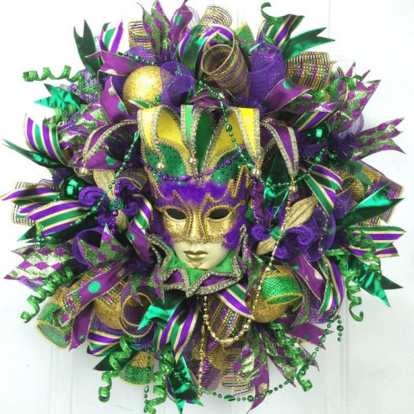 How to make a Deco Mesh Mardi Gras Wreath by Southern Charm Wreaths