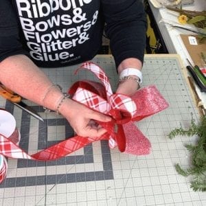 how to make multiple holiday ribbon bows for garlands, trees, wreaths, and mailbox