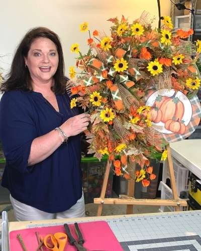 Julie Siomacco, master wreath maker of Southern Charm Wreaths teaches you beginner wreath making tips.