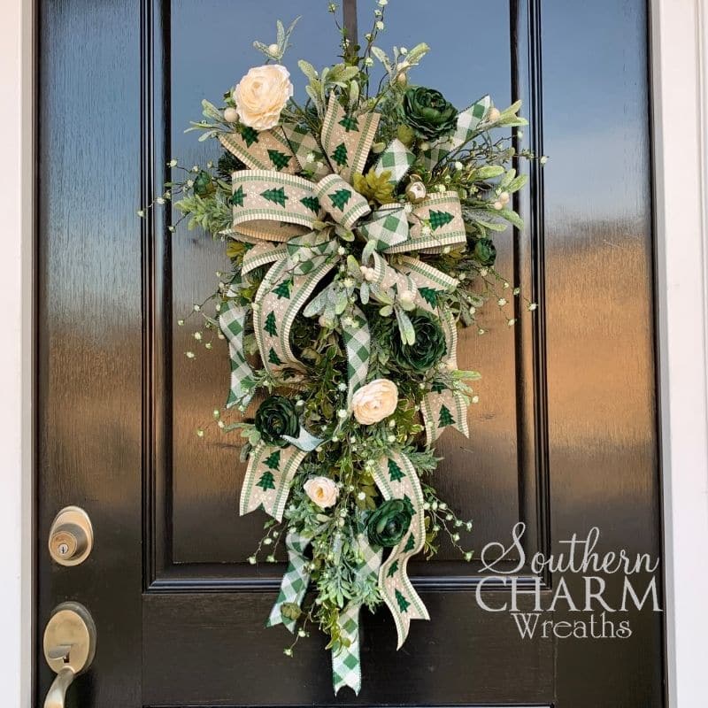 How to Make A Monochromatic Christmas Teardrop Swag by Southern Charm Wreaths