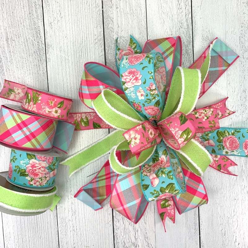 How to tie a multi ribbon bow using 4 ribbons.
