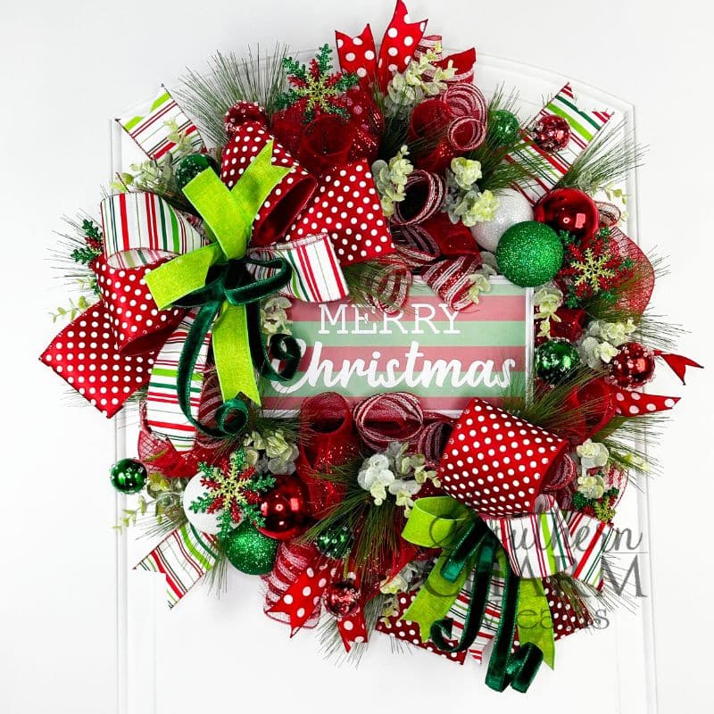 green and red merry Christmas wreath