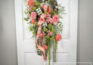 Everbloom - Snowball Rose Arrangement Wreath