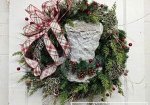 Everbloom - Snowman Hat Woodland Christmas Wreath