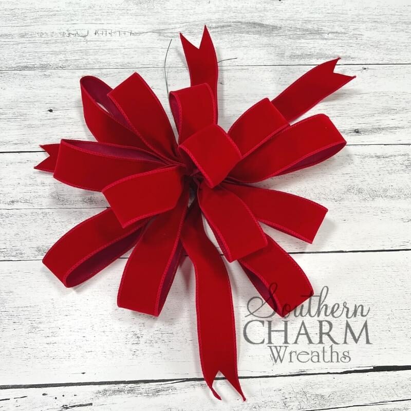 HolidayMasterclass_OneRibbonTraditionalBow_HandTiednew