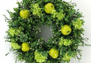 how to christmas boxwood wreath with apples