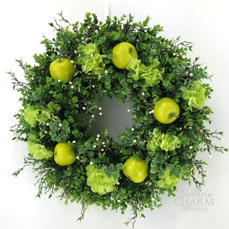 how to christmas boxwood wreath with apples