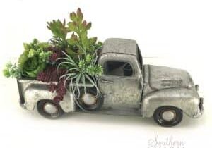 vintage-truck-succulent-arrangement-blg